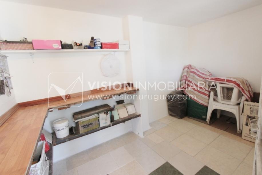 Casa impecable en La Teja, 3 dorm y 1 baño, barbacoa, garaje p/ 2 autos-27