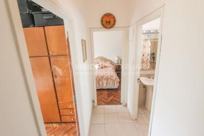 Apartamento en Pocitos, 2 dormitorios y 1 baño, Al Frente, 400 mts de Rambla, con Estufa a Leña y con Balcón - U$ 175.000