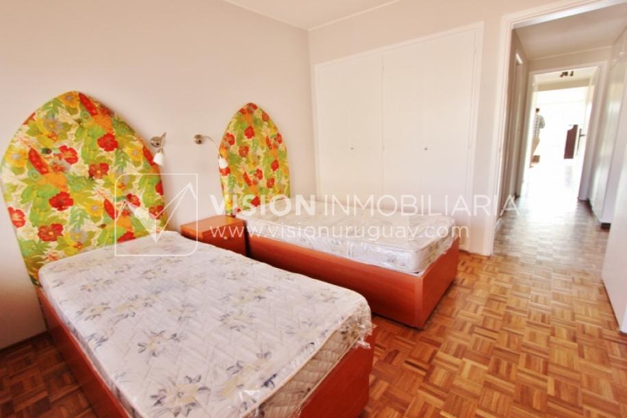 Alquila Apto. de 200m2 sobre el Parque Villa Biarritz, 3 dorm+servicio, garaje-55