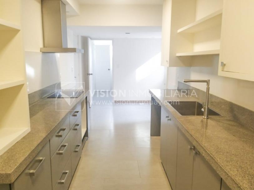 Apartamento en Rambla Piso alto al Puertito del Buceo 3 dorm + Servicio, 180 m2; Alquiler U$S 2.250 / GC $31.000-17