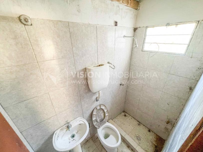 Venta de Casa en Santa Lucia del Este: 2 Dorm. y Baño, más Apto. 1 Dorm. y Baño. Estufa a Leña, Parrillero, Jardín, Fondo, Cochera Porsche, Cerco. 554 m2 de Terreno, 125 m2 construidos. a 150 mts de la Rambla. Se vende Totalmente Amueblada y Equipada-45