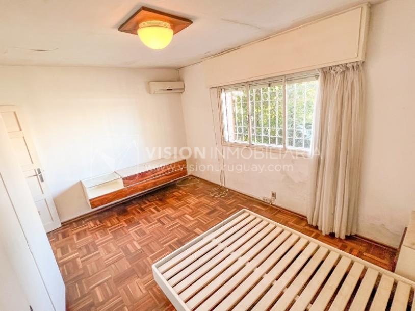 Casa en Venta de 3 Dormitorios, 2 Baños, Garaje, Jardín y Patio. 130 m2 construidos en Propiedad Horizontal -padrón de 290 m2-, en Malvín Sur a 50 mts. de Plaza Italia. U$ 220.000-58