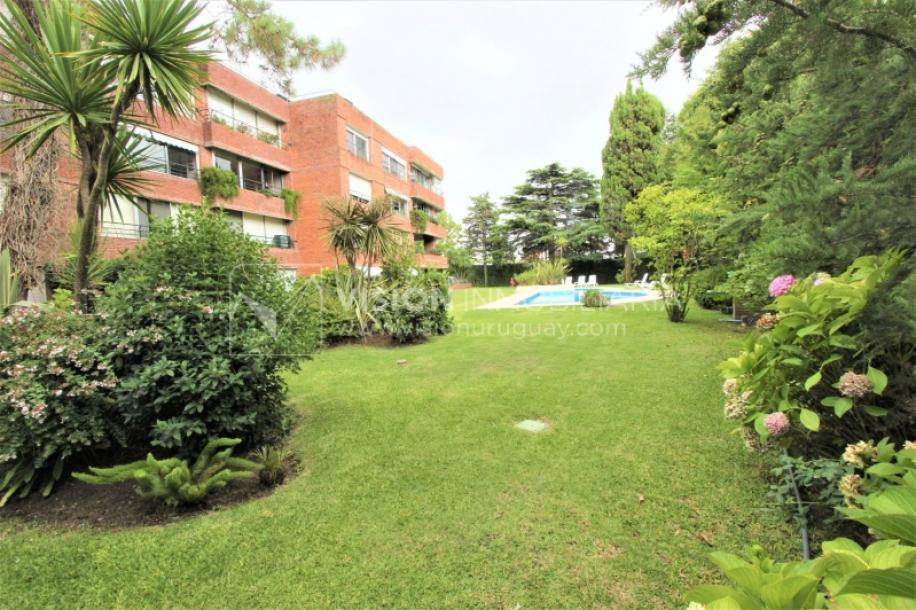 Alquile U$S 3.900 /mes - Distinguido Apartamento en Carrasco de 234 m2, 4 Dormitorios más Servicio, 2 Garajes.-38