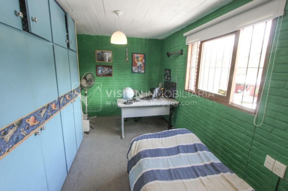 Casa moderna 2 dorm, 2 baños, 409 m2 terreno y 157m2 construidos, Fortin de Santa Rosa, con buen fondo y barbacoa, Garaje.-22