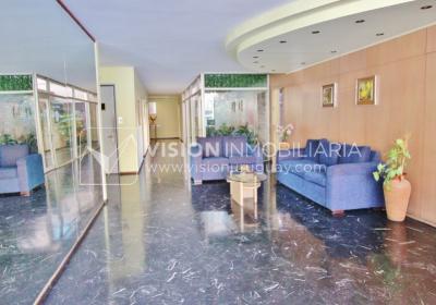 Excelente Apartamento en Pocitos, Pagola casi Rambla; 3 dormitorios y 2 baños, cocina definida. Con Garaje.