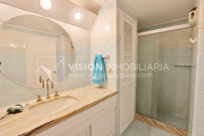 Alquila Apto. de 200m2 sobre el Parque Villa Biarritz, 3 dorm+servicio, garaje