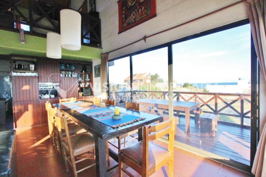 Espectacular Casa en Punta del Diablo a pasos del mar; piscina climatizada, barbacoa, chillout.-26