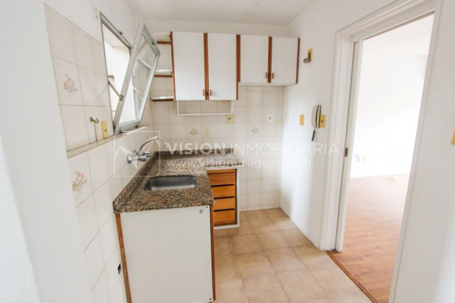 Apto. 1 Dorm. divino punto en Pocitos, a 200m de Rambla, 34m2. Alquiler $26.000 / GC $3500-12