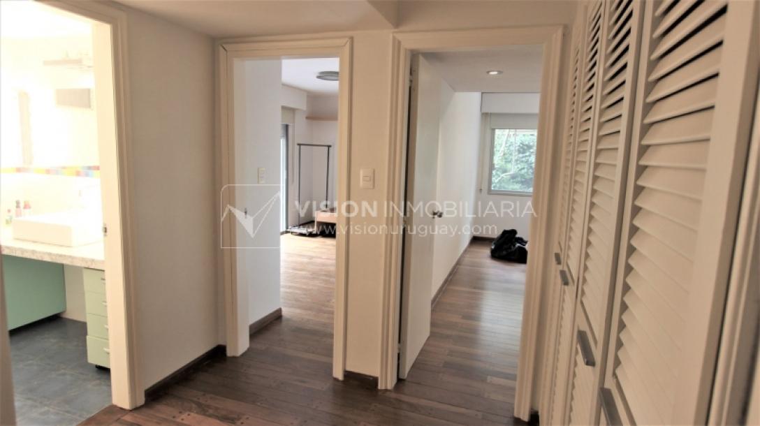 Alquile U$S 3.900 /mes - Distinguido Apartamento en Carrasco de 234 m2, 4 Dormitorios más Servicio, 2 Garajes.-16