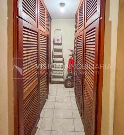 Venta de Palacete: Mansión señorial de 1913 de 690 m2 interiores y 224 de terrazas; 4 plantas, una reciclada inmaculada de gran nivel, completamente Amueblada. Ciudad Vieja. Inversión: U$ 400.000 dólares