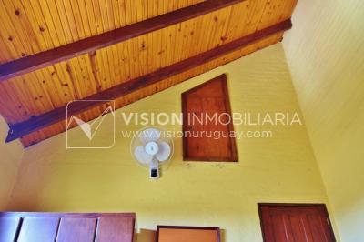 Espectacular Casa en Punta del Diablo a pasos del mar; piscina climatizada, barbacoa, chillout.