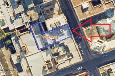 Oportunidad de Inversión: Venta de Mansión de 1905 de prestancia Señorial. Son 676 m2 en 2 plantas. Inmaculada, gran nivel. Amueblada. Ciudad Vieja. Terreno de 393 m2. Fachada de 10,5 mts. por calle Misiones. Protección Patrimonial grado 3 - U$ 507.1