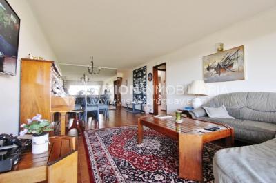 Apartamento en piso alto, 2 dorm. y servicio, muy amplios ambientes 118m2 con amenities y gran confort.