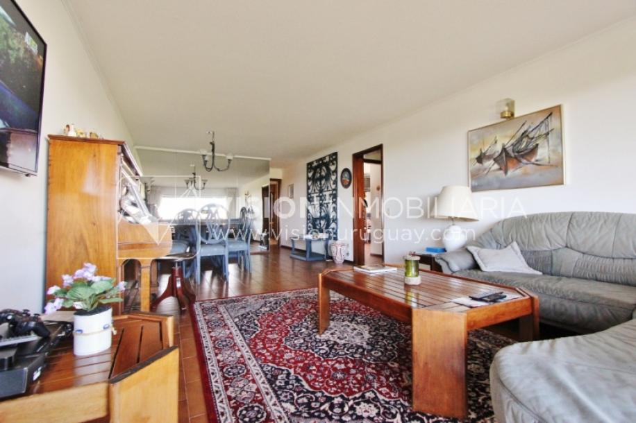 Apartamento en piso alto, 2 dorm. y servicio, muy amplios ambientes 118m2 con amenities y gran confort.-19