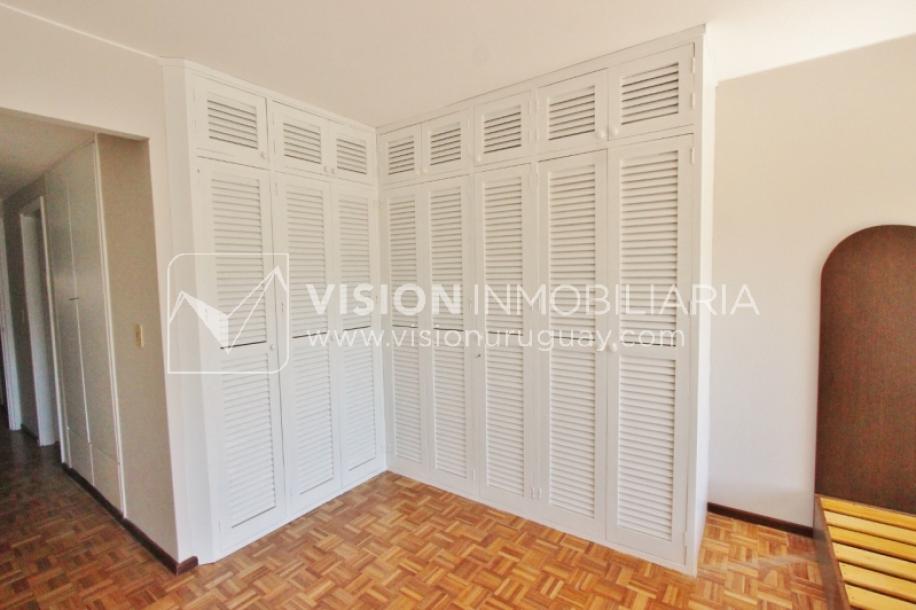 Alquila Apto. de 200m2 sobre el Parque Villa Biarritz, 3 dorm+servicio, garaje-42