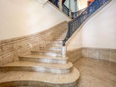 Venta de Palacete: Mansión señorial de 1913 de 690 m2 interiores y 224 de terrazas; 4 plantas, una reciclada inmaculada de gran nivel, completamente Amueblada. Ciudad Vieja. Inversión: U$ 400.000 dólares
