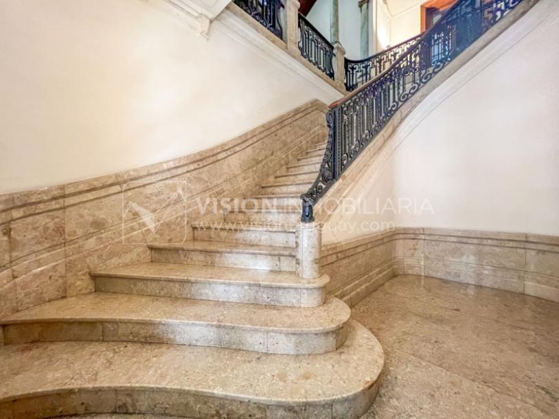 Venta de Palacete: Mansión señorial de 1913 de 690 m2 interiores y 224 de terrazas; 4 plantas, una reciclada inmaculada de gran nivel, completamente Amueblada. Ciudad Vieja. Inversión: U$ 400.000 dólares-6