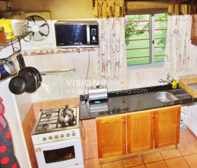 Chacra de 15 hás con el confort de hermosa casa reciclada, barbacoa y piscina climatizada.