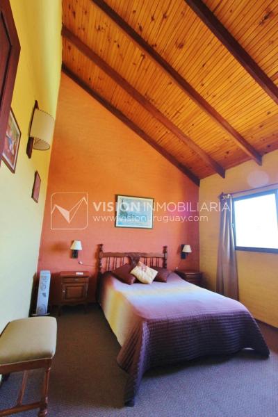 Espectacular Casa en Punta del Diablo a pasos del mar; piscina climatizada, barbacoa, chillout.