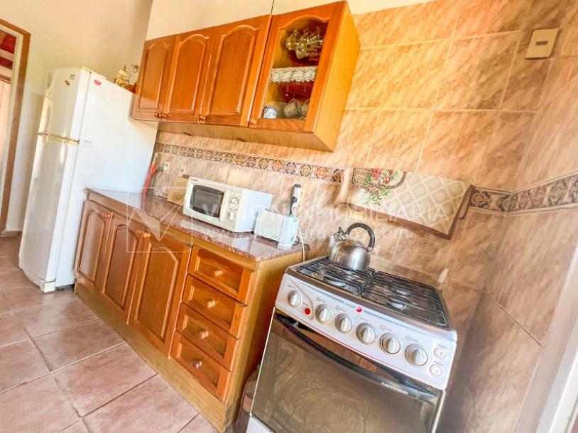 Venta de Casa en Santa Lucia del Este: 2 Dorm. y Baño, más Apto. 1 Dorm. y Baño. Estufa a Leña, Parrillero, Jardín, Fondo, Cochera Porsche, Cerco. 554 m2 de Terreno, 125 m2 construidos. a 150 mts de la Rambla. Se vende Totalmente Amueblada y Equipada-26