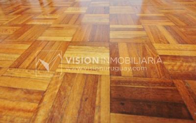 Apartamento con Renta al frente sobre Av. 8 de Octubre casi Propios, en 5to Piso, 3 dormitorios y 1 baño, impecable