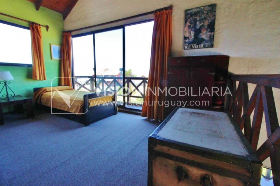 Espectacular Casa en Punta del Diablo a pasos del mar; piscina climatizada, barbacoa, chillout.-63