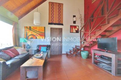 Espectacular Casa en Punta del Diablo a pasos del mar; piscina climatizada, barbacoa, chillout.