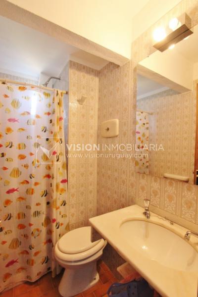 Apartamento en piso alto, 2 dorm. y servicio, muy amplios ambientes 118m2 con amenities y gran confort.