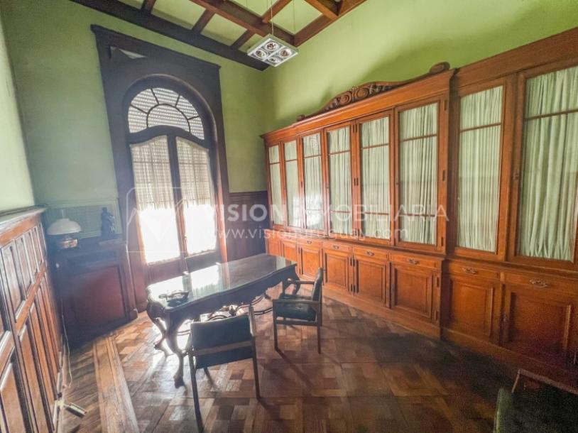 Venta de Palacete: Mansión señorial de 1913 de 690 m2 interiores y 224 de terrazas; 4 plantas, una reciclada inmaculada de gran nivel, completamente Amueblada. Ciudad Vieja. Inversión: U$ 400.000 dólares-45