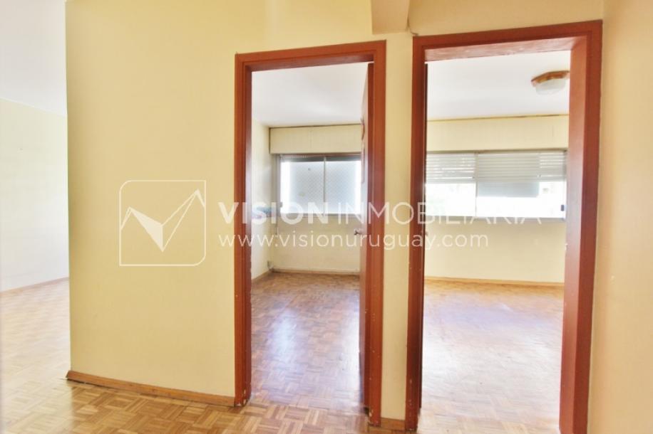 Excelente Apartamento en Pocitos, Pagola casi Rambla; 3 dormitorios y 2 baños, cocina definida. Con Garaje.-19