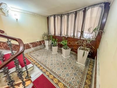 Oportunidad de Inversión: Venta de Mansión de 1905 de prestancia Señorial. Son 676 m2 en 2 plantas. Inmaculada, gran nivel. Amueblada. Ciudad Vieja. Terreno de 393 m2. Fachada de 10,5 mts. por calle Misiones. Protección Patrimonial grado 3 - U$ 507.1