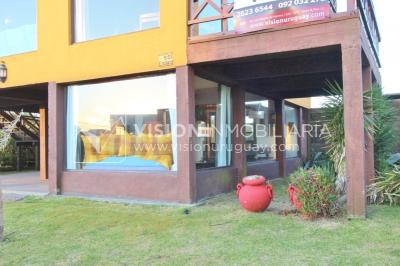 Espectacular Casa en Punta del Diablo a pasos del mar; piscina climatizada, barbacoa, chillout.