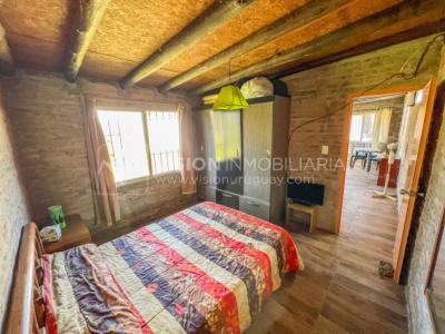 Venta conjunta de Dos Casas independientes en un gran terreno de 622 m2, una de 2 Dormitorios y 1 Baño, la otra de 1 Dormitorio y 1 Baño, Parrillero, Garaje. Barrio Español del balneario Atlántida, 8 cuadras al Norte de la Interbalnearia por Ruta 11.