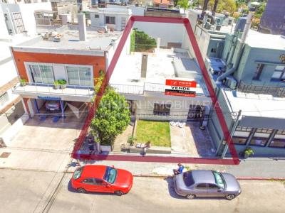 Padrón Único de 280 m2 en Punta Carretas a 50 mts. de Rambla. 132 m2 construidos. Ideal para proyectar su casa, edificio de 3 o 4 pisos, empresa, local gastronómico o restaurante, clínica, instituto u otro. Originalmente 2 dorm y 2 baños, garaje, pat