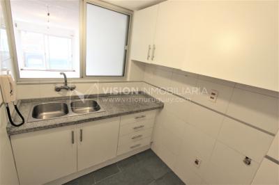 Apartamento al Frente de 1 Dormitorio y 1 Baño, impecable, Pocitos