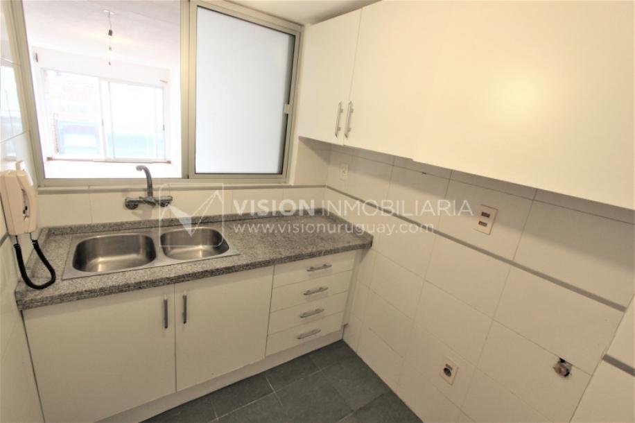 Apartamento al Frente de 1 Dormitorio y 1 Baño, impecable, Pocitos-10