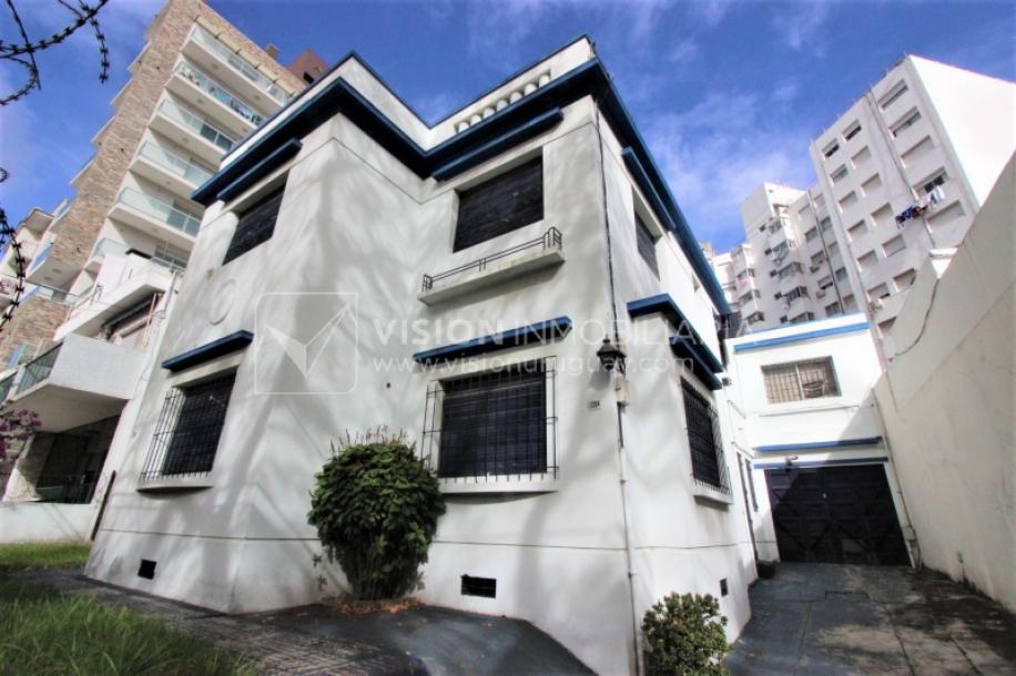 Padrón único de 641m2 en Pocitos con Casa de 13 ambientes, 302m2 construidos.-13