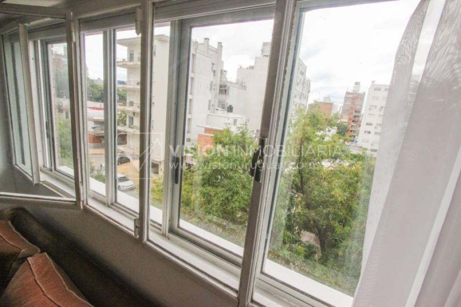 Apartamento en Pocitos, 2 dormitorios y 1 baño, Al Frente, 400 mts de Rambla, con Estufa a Leña y con Balcón - U$ 175.000-3