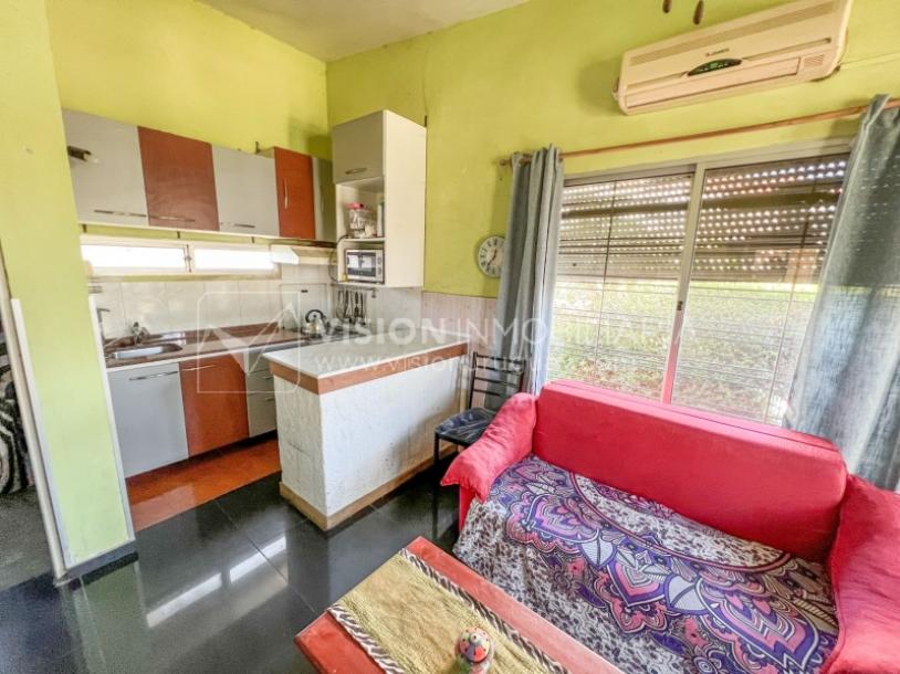 Venta conjunta de Dos Casas independientes en un gran terreno de 622 m2, una de 2 Dormitorios y 1 Baño, la otra de 1 Dormitorio y 1 Baño, Parrillero, Garaje. Barrio Español del balneario Atlántida, 8 cuadras al Norte de la Interbalnearia por Ruta 11.-33