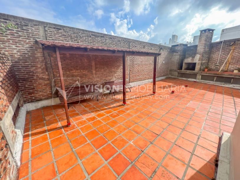 Apartamento con Renta en Venta al frente 2 Dormitorios 2 Baños, La Blanqueada, Av. 8 de Octubre, en Piso 3. Semiequipado. Amenities: 3 Parrilleros, gran Patio Juegos para Niños. Portería y Vigilancia-60
