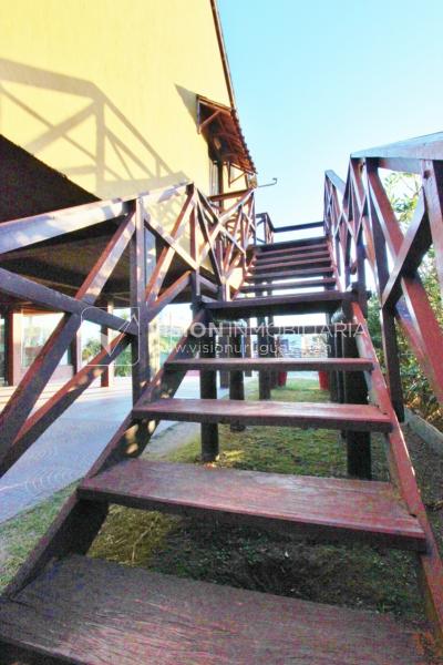 Espectacular Casa en Punta del Diablo a pasos del mar; piscina climatizada, barbacoa, chillout.