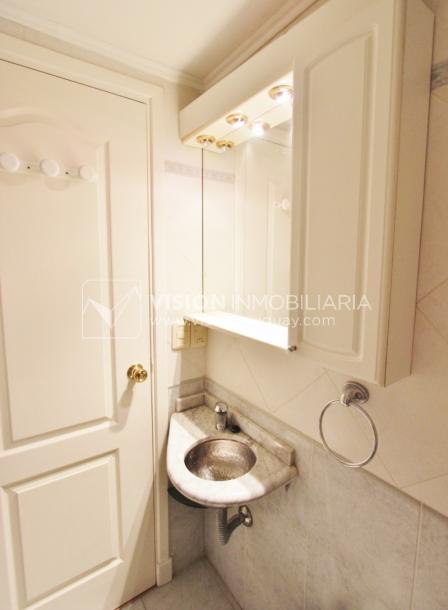 Apartamento-Monoambiente equipado, 25 m2, frente al Punta Carretas Shopping.-18