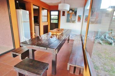 Espectacular Casa en Punta del Diablo a pasos del mar; piscina climatizada, barbacoa, chillout.