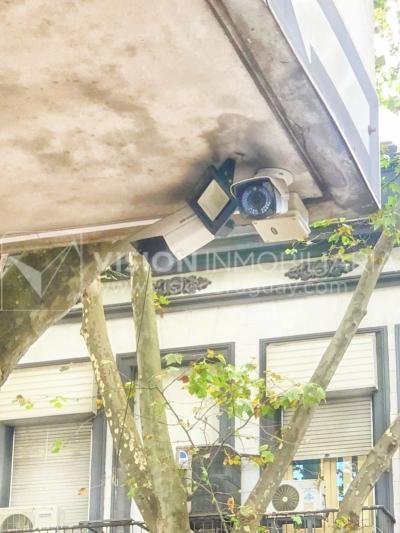 Apto. con Renta, 2 Dorm y 2 Baños, 63 m2, Cordón Sur, 2do Piso por Escalera, Parrillero compartido