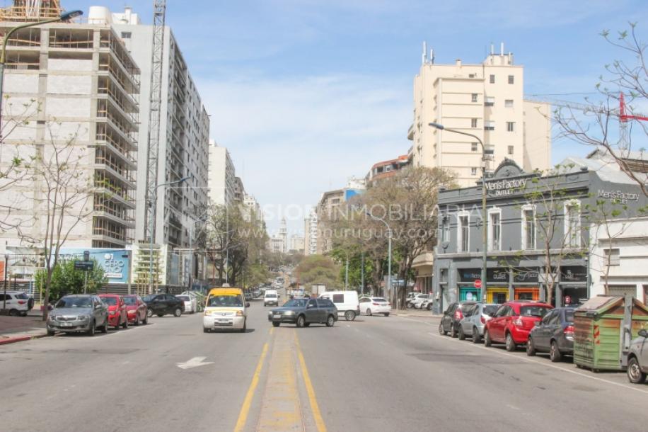 Apto nuevo 2 Dorm, 1 Baño, Av Libertador, 3er Piso MB vista, Sol directo todo el día, 2 balcones, 51 m2, Centro / Aguada. Renta sin impuestos: Vivienda Social.-64