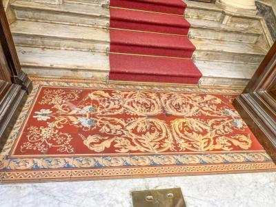 Oportunidad de Inversión: Venta de Mansión de 1905 de prestancia Señorial. Son 676 m2 en 2 plantas. Inmaculada, gran nivel. Amueblada. Ciudad Vieja. Terreno de 393 m2. Fachada de 10,5 mts. por calle Misiones. Protección Patrimonial grado 3 - U$ 507.1