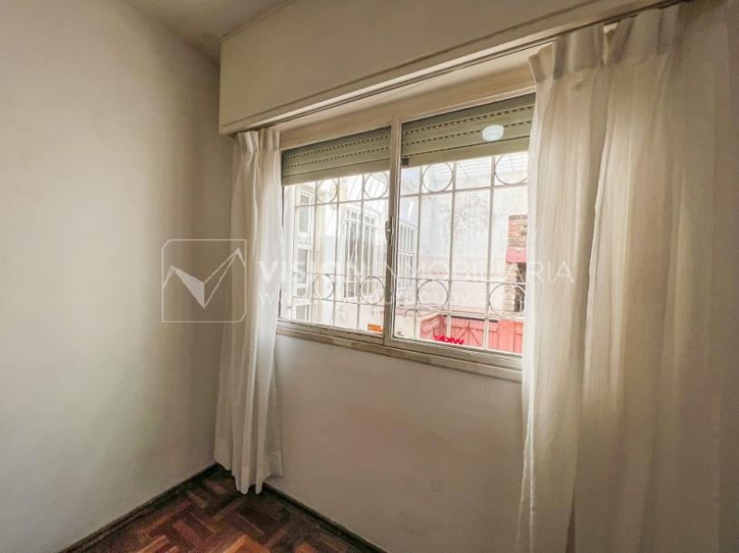 Casa en Venta de 3 Dormitorios, 2 Baños, Garaje, Jardín y Patio. 130 m2 construidos en Propiedad Horizontal -padrón de 290 m2-, en Malvín Sur a 50 mts. de Plaza Italia. U$ 220.000-72