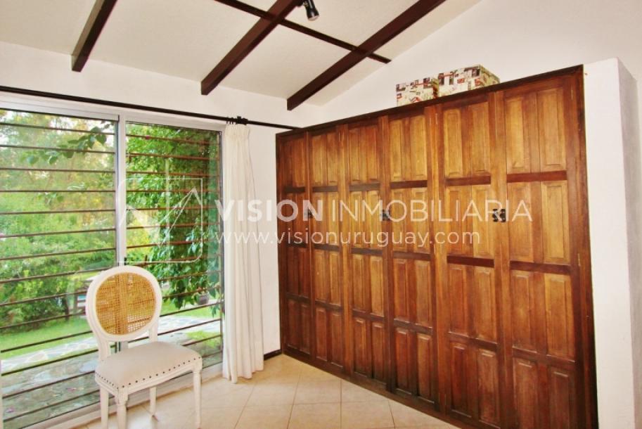 Chacra de 15 hás con el confort de hermosa casa reciclada, barbacoa y piscina climatizada.-56