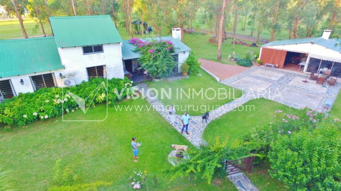 Chacra de 15 hás con el confort de hermosa casa reciclada, barbacoa y piscina climatizada.-16