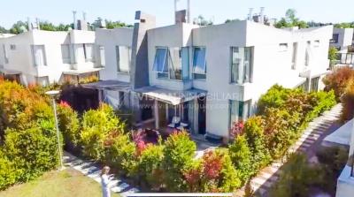 Casas . 3 dorm y 3 baños, Barrio Privado GREENS Arq. Carlos Ott, Barra de Carrasco - U$ 330.000